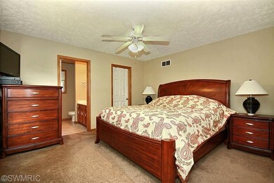 1207 Comstock unit 26, Marshall, MI 49068 - photo 5
