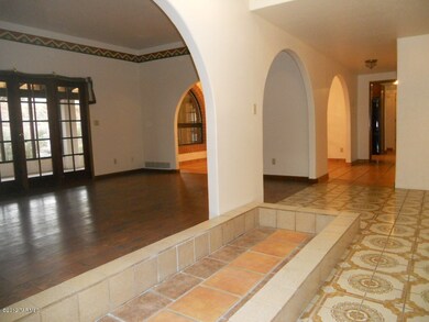 07 Entrance Area, Garden maybe