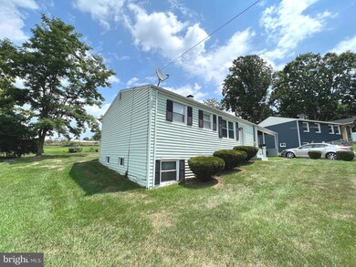 547 Oak St, Chambersburg, PA 17201 - photo 2