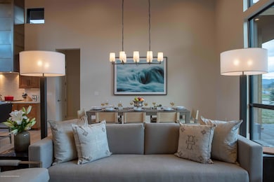 Fairway Lodge - Living Room (1)