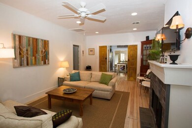 517 W Peach St, Fredericksburg, TX 78624 - photo 4