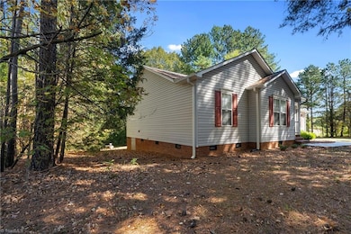 3339 Kennedy Rd, Thomasville, NC 27360 - photo 4