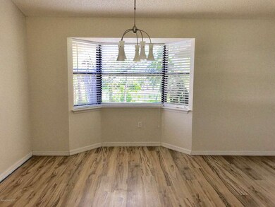 2017-11  Z - Dining Room 7957