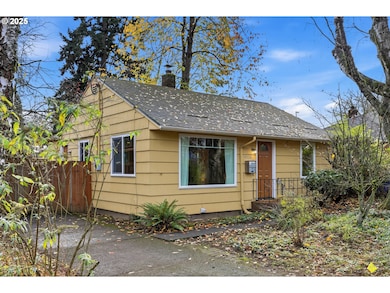 9314 N Tioga Ave, Portland, OR 97203 - photo 2