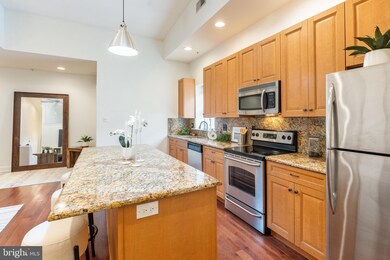 6 10 S Strawberry St unit 16, Philadelphia, PA 19106 - photo 4