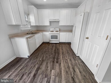 2449 Sugar Mill Way, Herndon, VA 20171 - photo 4