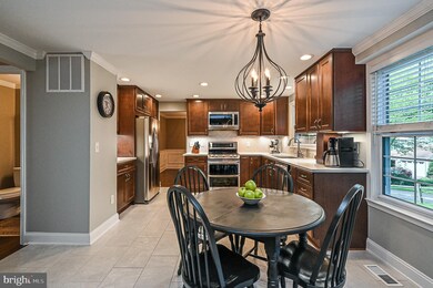 7721 Middle Valley Dr, Springfield, VA 22153 - photo 6