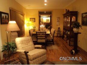 Breakfast Nook/Sitting Area