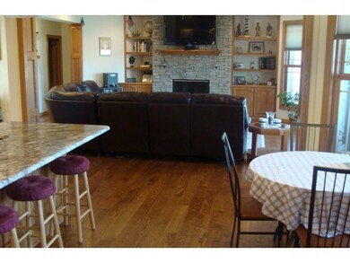 breakfast nook to living room