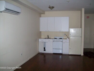 632 Main St unit . 2F, Stroudsburg, PA 18360 - photo 5