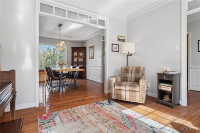 Sitting room with baseboards, a decorative wall, c