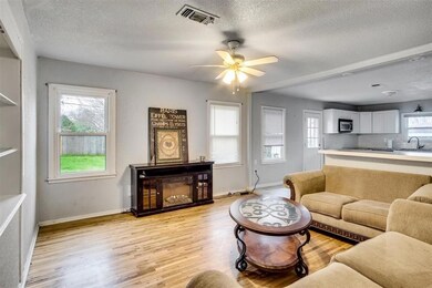 524 Crandle Dr, Fort Worth, TX 76108 - photo 4