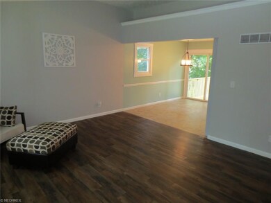 1473 Hilton Dr, Akron, OH 44313 - photo 2