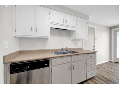 2187 Cosmoledo St, Eugene, OR 97402 - photo 7