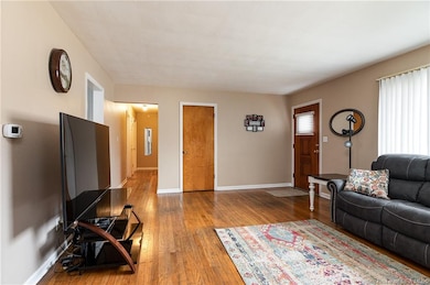 2606 W Robin Rd, New Albany, IN 47150 - photo 3