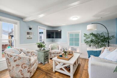 37 Circuit Ave unit 2, Oak Bluffs, MA 02557 - photo 3