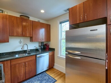 515 Green St unit 5, Cambridge, MA 02139 - photo 2
