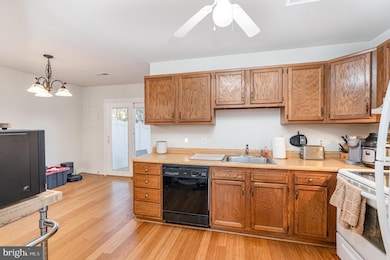 205 Powhatan Ct unit 100, Stafford, VA 22556 - photo 6