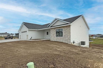 1532 3rd St SW, Mount Vernon, IA 52314 - photo 2