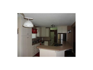 KITCHEN & 2 TIERED ISLAND