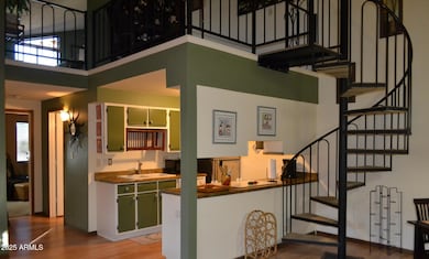 Listing_Kitchen_Stairs794d