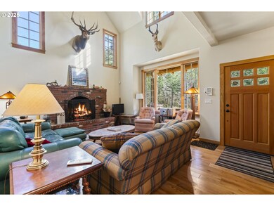 Living Room/Entrance