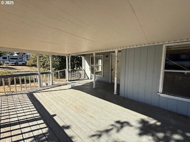 903 Cook St, Myrtle Creek, OR 97457 - photo 3