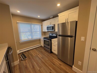 49925 Main Rd unit 2nd Floor, Southold, NY 11971 - photo 7