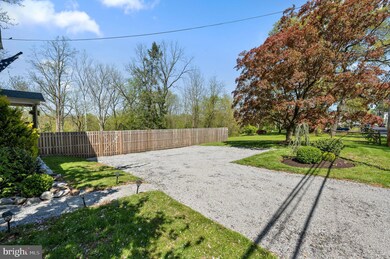 897 E Schuylkill Rd, Pottstown, PA 19465 - photo 3