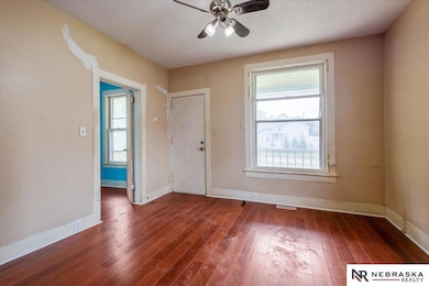 1454 Sumner St, Lincoln, NE 68502 - photo 4