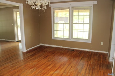 202 Linville St, Scottsboro, AL 35768 - photo 4