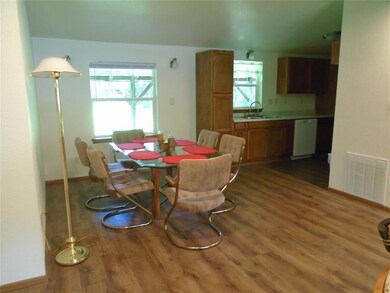 1924 N Wilhite St, Cleburne, TX 76031 - photo 6