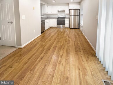 16946 Monmouth Ct, Dumfries, VA 22026 - photo 6