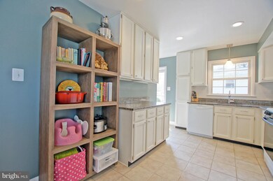 405 Yeonas Dr SW, Vienna, VA 22180 - photo 6