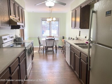 5-Kitchen to Dining