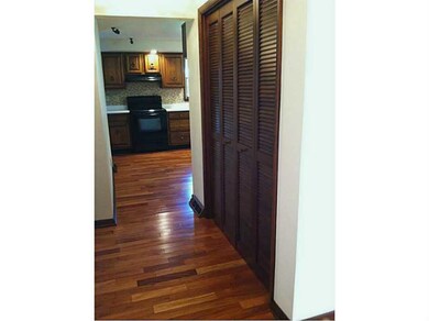 Entry/Foyer.