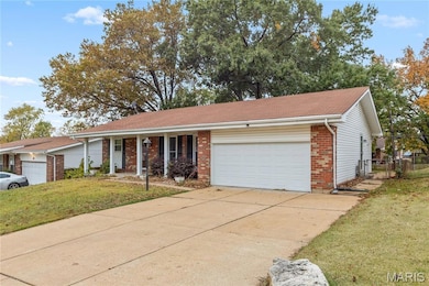 4453 Remus Dr, Florissant, MO 63033 - photo 2