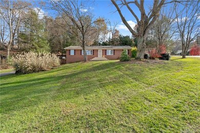 16 Fieldcrest Cir, Asheville, NC 28806 - photo 3