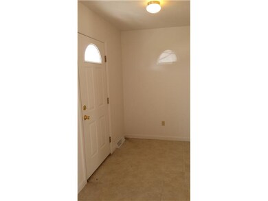 Entry/Foyer.