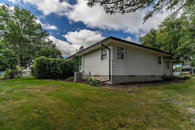 302 6th St, Grundy Center, IA 50638 - photo 4