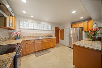 1808 Waianuenue Ave, Hilo, HI 96720 - photo 4