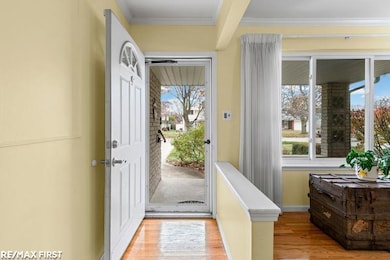 33199 Twickingham Dr, Sterling Heights, MI 48310 - photo 2