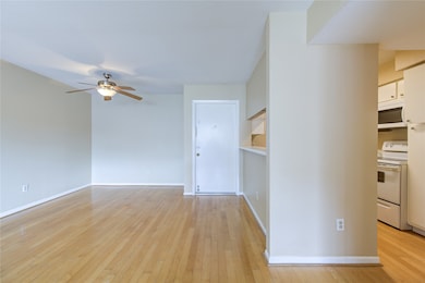 3055 Walnut Bend Ln unit 21, Houston, TX 77042 - photo 2