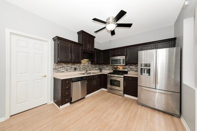 971 Viewpoint Dr, Lake In the Hills, IL 60156 - photo 3