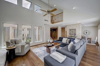 6 Hickory Shadows Dr, Houston, TX 77055 - photo 4