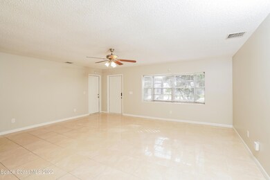 017-photo-living-room-12068078