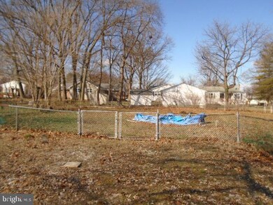 812 Clover Ave, Essex, MD 21221 - photo 3