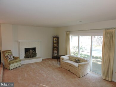 3817 Persimmon Cir unit 3817, Fairfax, VA 22031 - photo 6