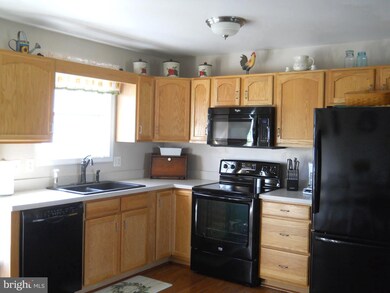 830 Rutherford Dr, Greencastle, PA 17225 - photo 4