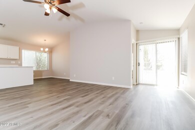 004-photo-living-room-11536850